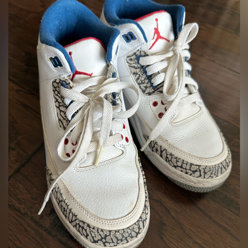 Need to sell! Closet clean out’ Jordan Retro 3 True Blue